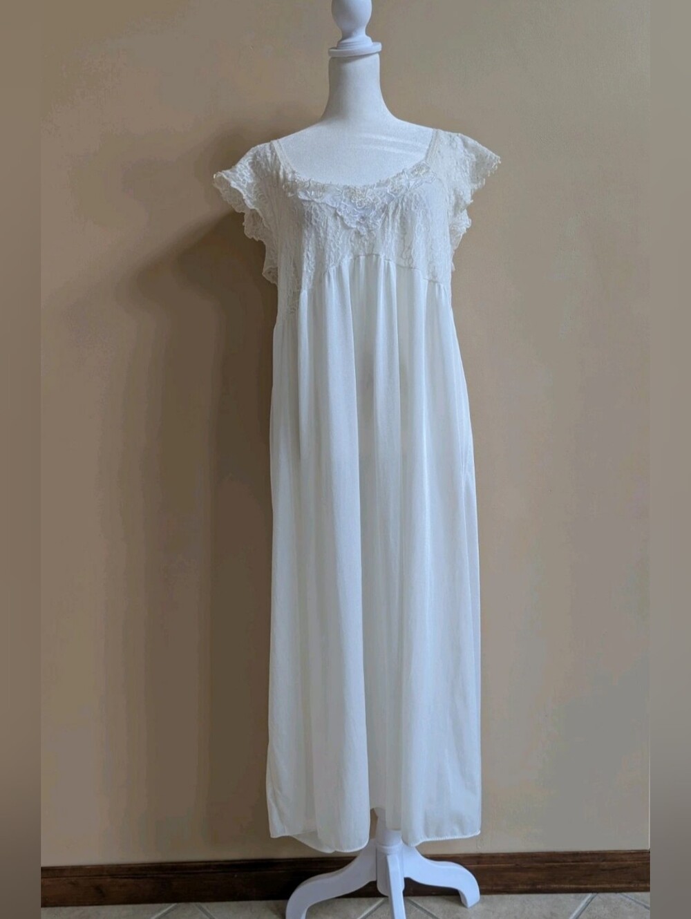 Vintage Ivory Nightgown 2X Plus Size Lace Pearl Beaded Nylon Made In USA - Picture 2 of 15